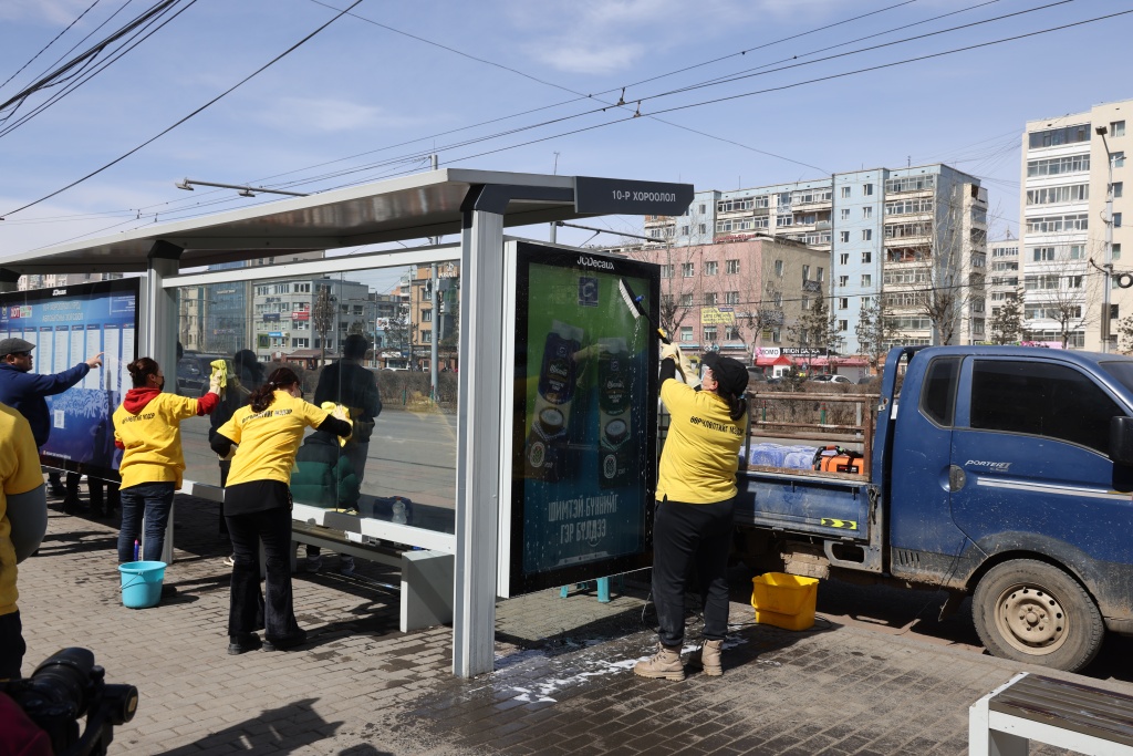 Автобусны буудлуудыг хөөстэй угаалгаар угааж эхэллээ